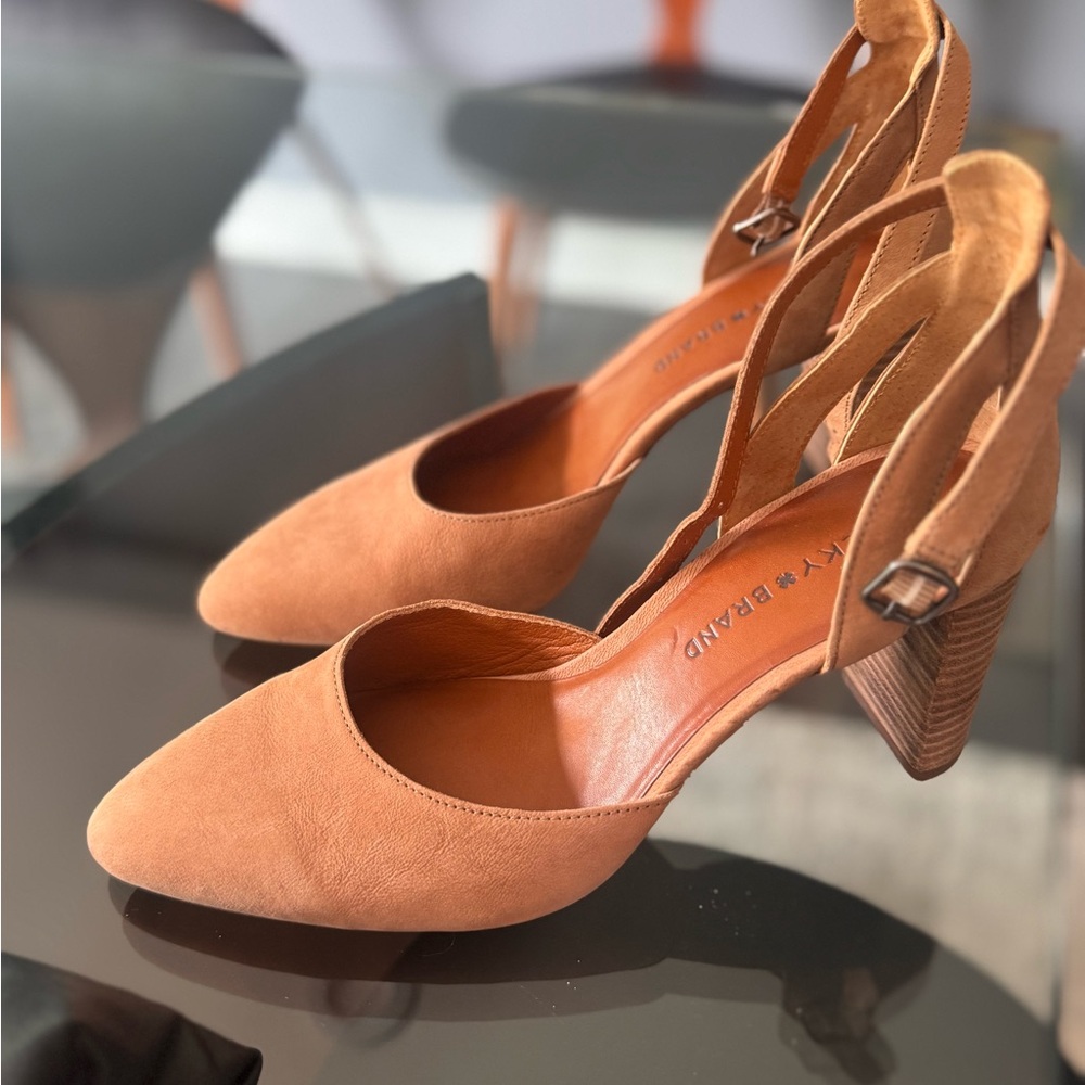 Lucky Brand Tan Heels Elegant Suede Design